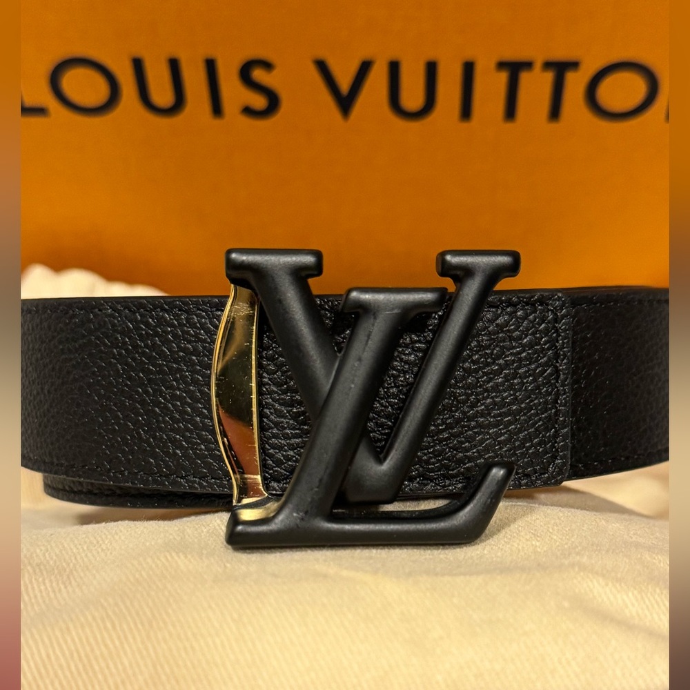💯 Authentic Louis Vuitton Reversible Black Belt